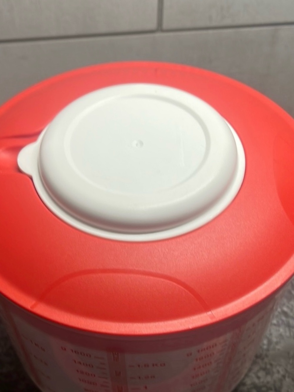 Tupperware Red Mix N Store - Picture 3 of 4